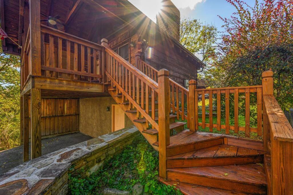 Willa Cozy Studio Log Cabin In The Heart Of Pigeon Forge. Hot Tub. Honeymoon! Sleeps 2 Zewnętrze zdjęcie