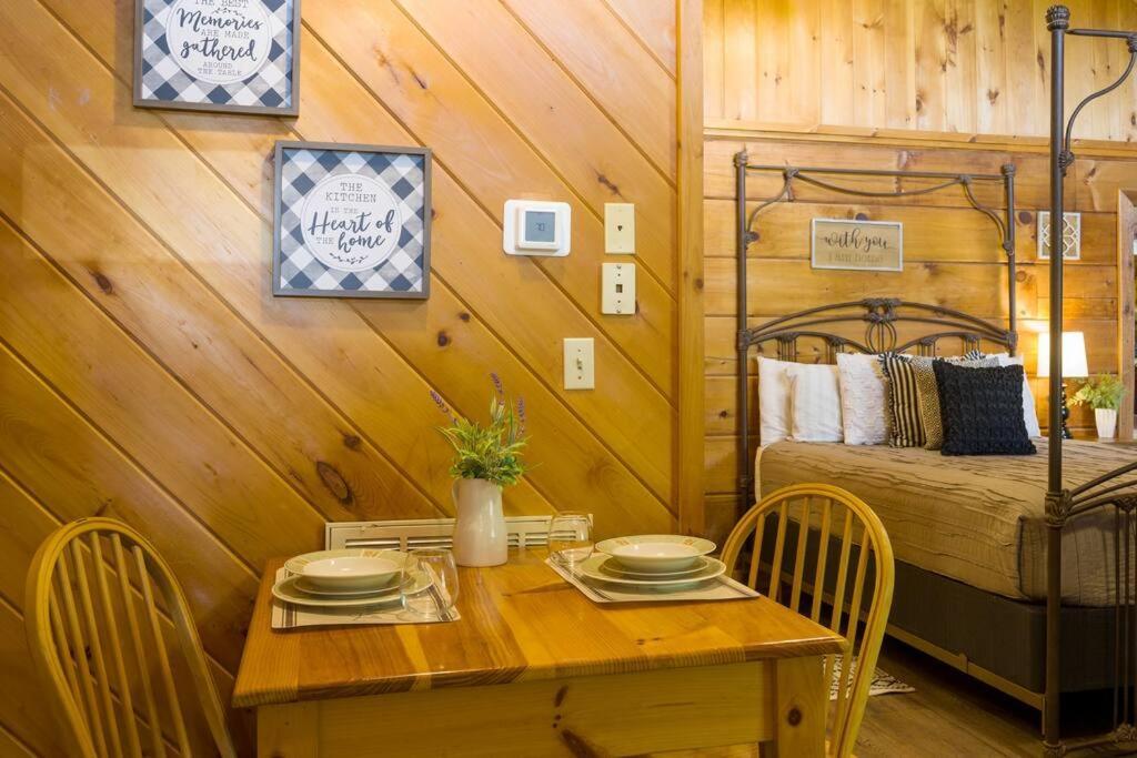 Willa Cozy Studio Log Cabin In The Heart Of Pigeon Forge. Hot Tub. Honeymoon! Sleeps 2 Zewnętrze zdjęcie