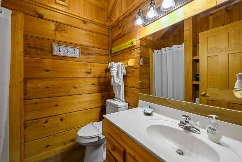 Willa Cozy Studio Log Cabin In The Heart Of Pigeon Forge. Hot Tub. Honeymoon! Sleeps 2 Zewnętrze zdjęcie