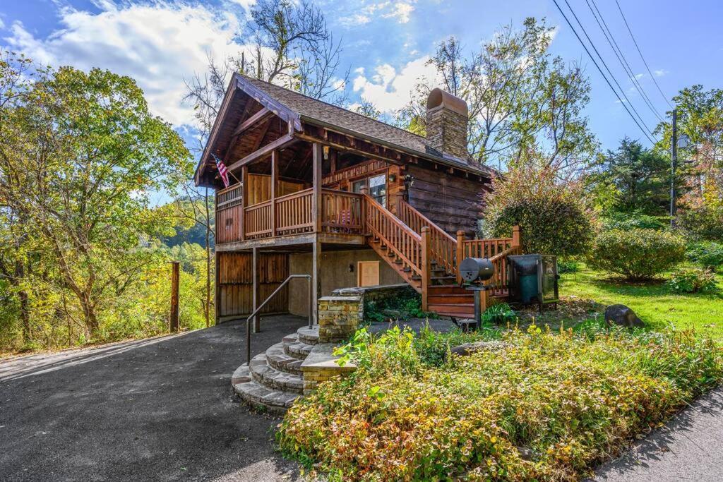 Willa Cozy Studio Log Cabin In The Heart Of Pigeon Forge. Hot Tub. Honeymoon! Sleeps 2 Zewnętrze zdjęcie