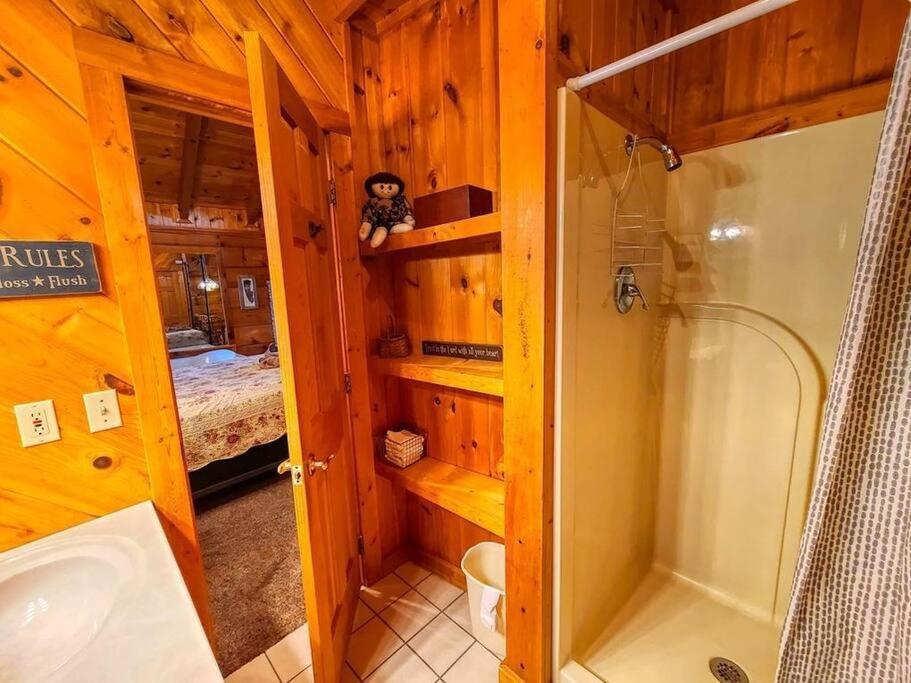 Willa Cozy Studio Log Cabin In The Heart Of Pigeon Forge. Hot Tub. Honeymoon! Sleeps 2 Zewnętrze zdjęcie